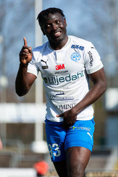 Värnamos Alhassan A Haestad Kamara har ont fotbollsmatchen