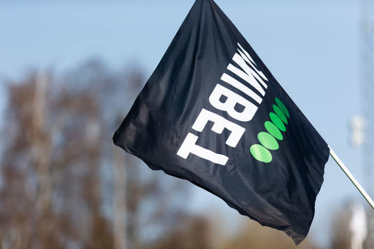 Unibets logotyp på en flagga