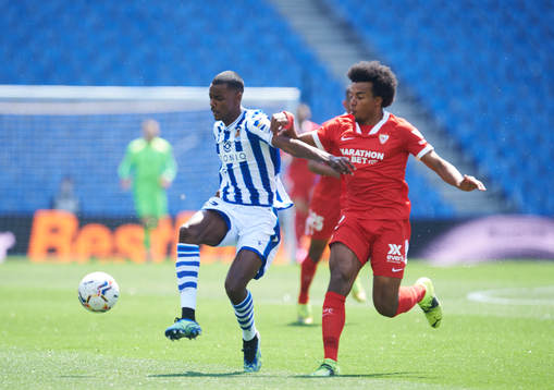 Alexander Isak of Real Sociedad duels for the ball with