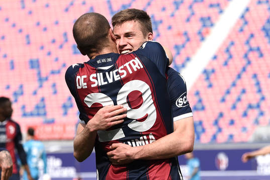 Bolognas Mattias Svanberg jublar