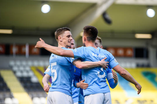 Malmö FFs Sören Rieks jublar med lagkamrater