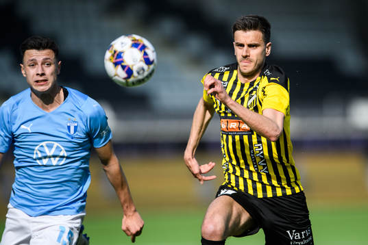 Malmö FFs Anel Ahmedhodzic och Häckens Alexander