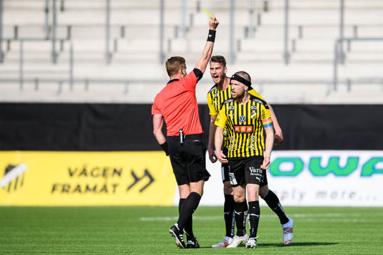 Häckens Johan Hammar och Rasmus Lindgren får gult kort av