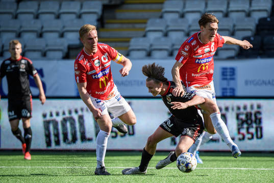 Degerfors Oliver Ekroth och Gustav Granath mot Kalmars Isak