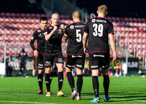 Kalmars Henrik Löfkvist jublar med lagkamrater