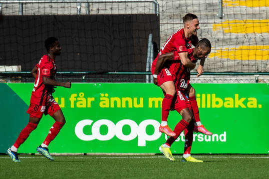 Östersunds Felix Hörberg och Blair Turgott jublar
