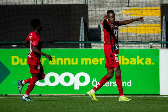 Östersunds Blair Turgott jublar