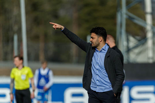Östersunds tränare Amir Azrafshan