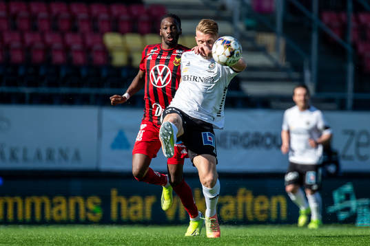 Örebros Michael Almebäck och Östersunds Blair Turgott