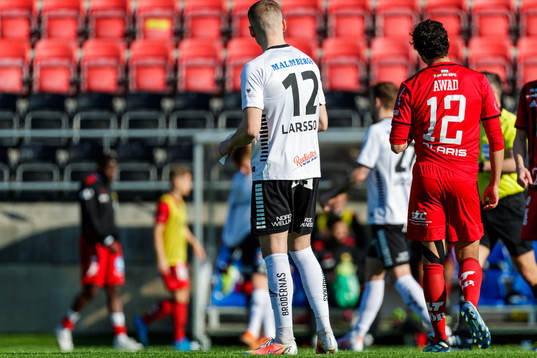 Örebros Jake Larsson deppar