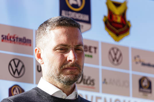 Örebros tränare Axel Kjäll på presskonferensen