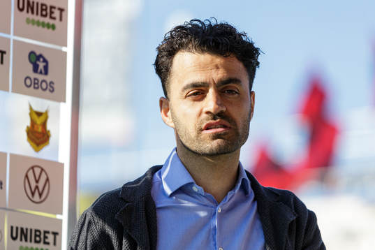 Östersunds tränare Amir Azrafshan  på presskonferensen