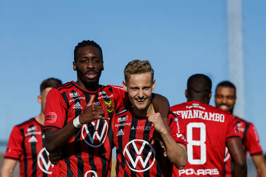 Östersunds Blair Turgott och Henrik Bellman jublar