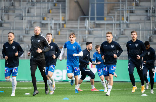 IFK Norrköpings spelare värmer upp