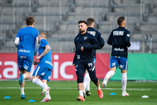 IFK Norrköpings Sead Haksabanovic värmer upp