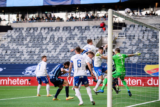 IFK Norrköpings Viktor Agardius och målvakt Oscar Jansson