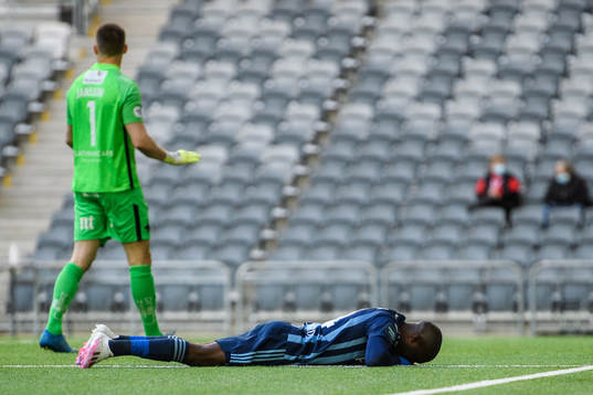 Djurgårdens Edward Chilufya deppar