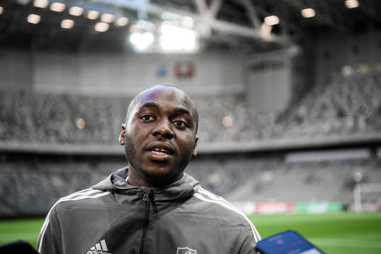 Djurgårdens Edward Chilufya i mixade zonen