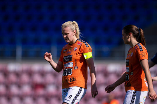 Kristianstads Josefine Rybrink och Alice Nilsson deppar