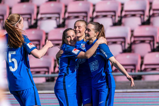 Eskilstunas Felicia Rogic jublar med Felicia Saving