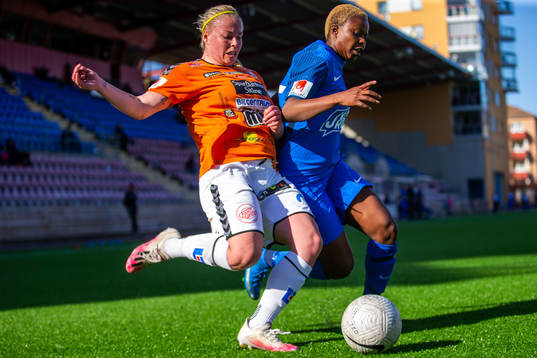 Kristianstads Therese Sessy Åsland och Eskilstunas Ngozi