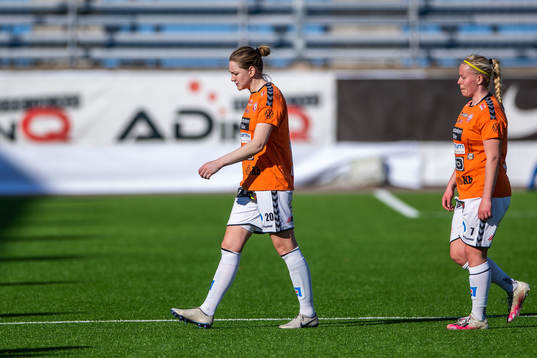Kristianstads Mia Carlsson och Therese Sessy Åsland deppar