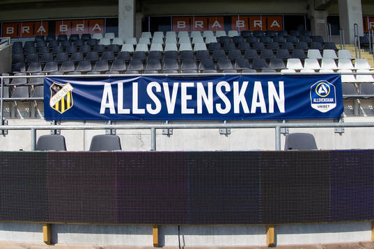 En banderoll för Allsvenskan på läktaren inne på