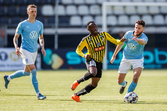 Häckens Benie Adama Traore och Malmö FFs Erdal Rakip