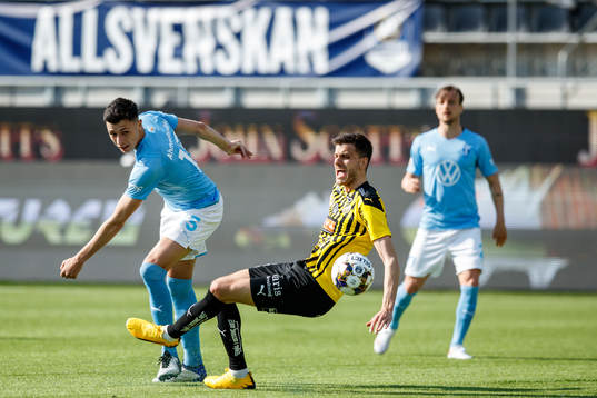 Malmö FFs Anel Ahmedhodzic och Häckens Alexander