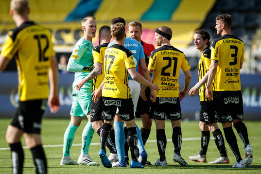 Häckens målvakt Pontus Dahlberg och Malmö FFs Anel