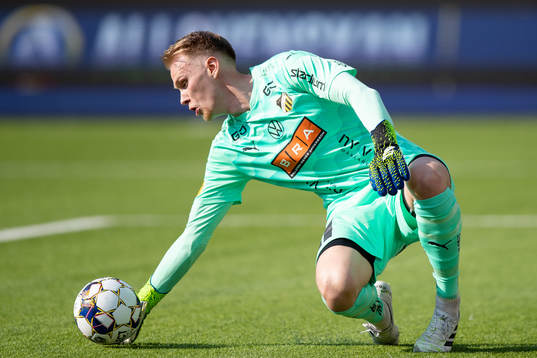 Häckens målvakt Pontus Dahlberg med en räddning