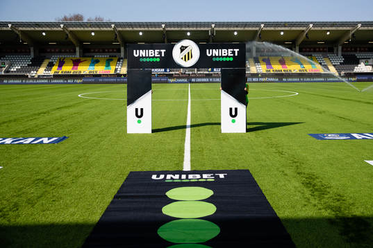 En portal med Unibet logo innan fotbollsmatchen i