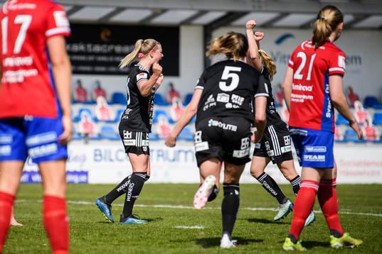 Piteås Ellen Löfqvist jublar