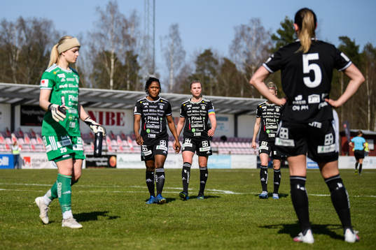 Piteås målvakt Guro Pettersen, Faith Ikidi Michael och