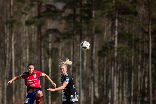 Vittsjös Emily Gielnik och Piteås Ellen Löfqvist