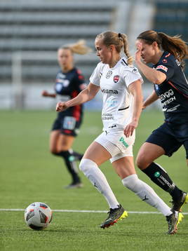 <rr6<under fotbollsmatchen i Damallsvenskan mellan
