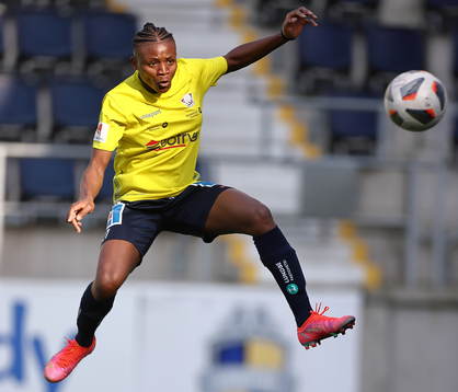 Linköpings Uchenna Grace Kanu före fotbollsmatchen i