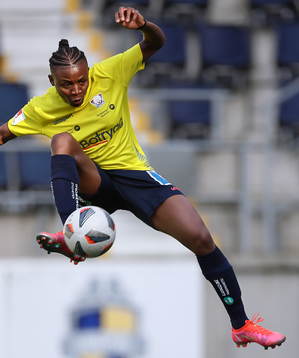 Linköpings Uchenna Grace Kanu före fotbollsmatchen i