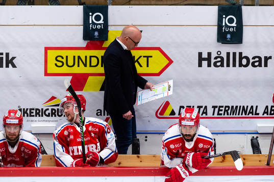 Timrås tränare Fredrik Andersson deppar