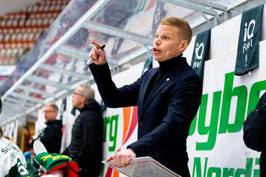 Björklövens assisterande tränare Robert Lahti