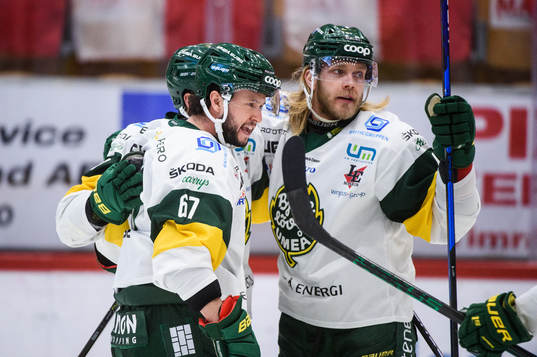 Björklövens Francis Perron jublar