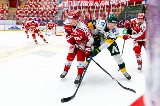Timrås Jonathan Dahlén och Björklövens Sebastian Manberg