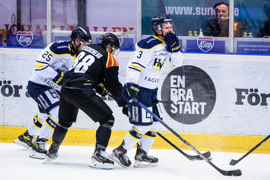 s Daniel Bertov har ont
