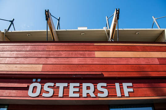Exteriör av Visma Arena med texten Östers IF