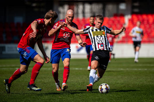 Östers Jonathan Drott  och Landskronas Filip Olsson