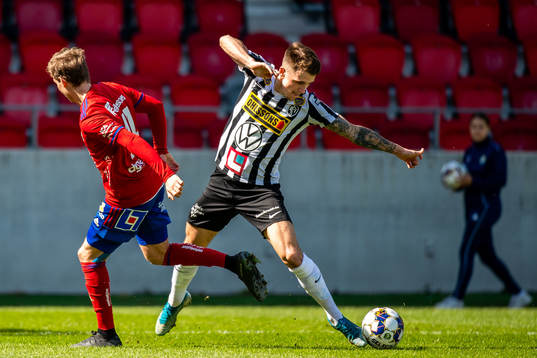 Östers Oliver Silverholt  och Landskronas Hampus Ferhm