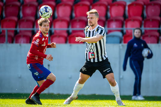 Östers Oliver Silverholt  och Landskronas Linus Olsson
