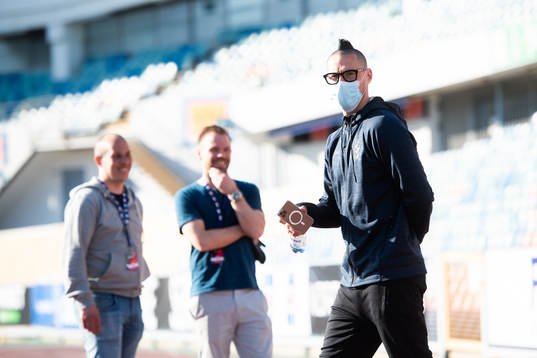 IFK Göteborgs Marek Hamsik inspekterar arenan
