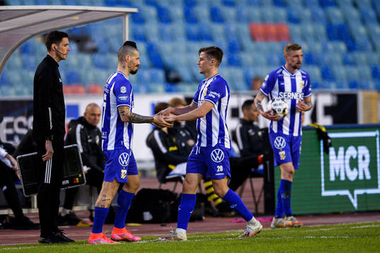 Byte mellan IFK Göteborgs Marek Hamsik och Simon Thern
