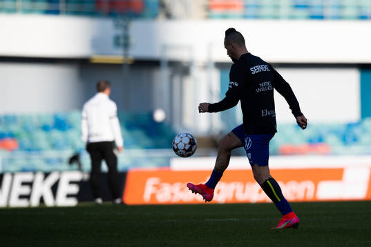 IFK Göteborgs Marek Hamsik värmer upp